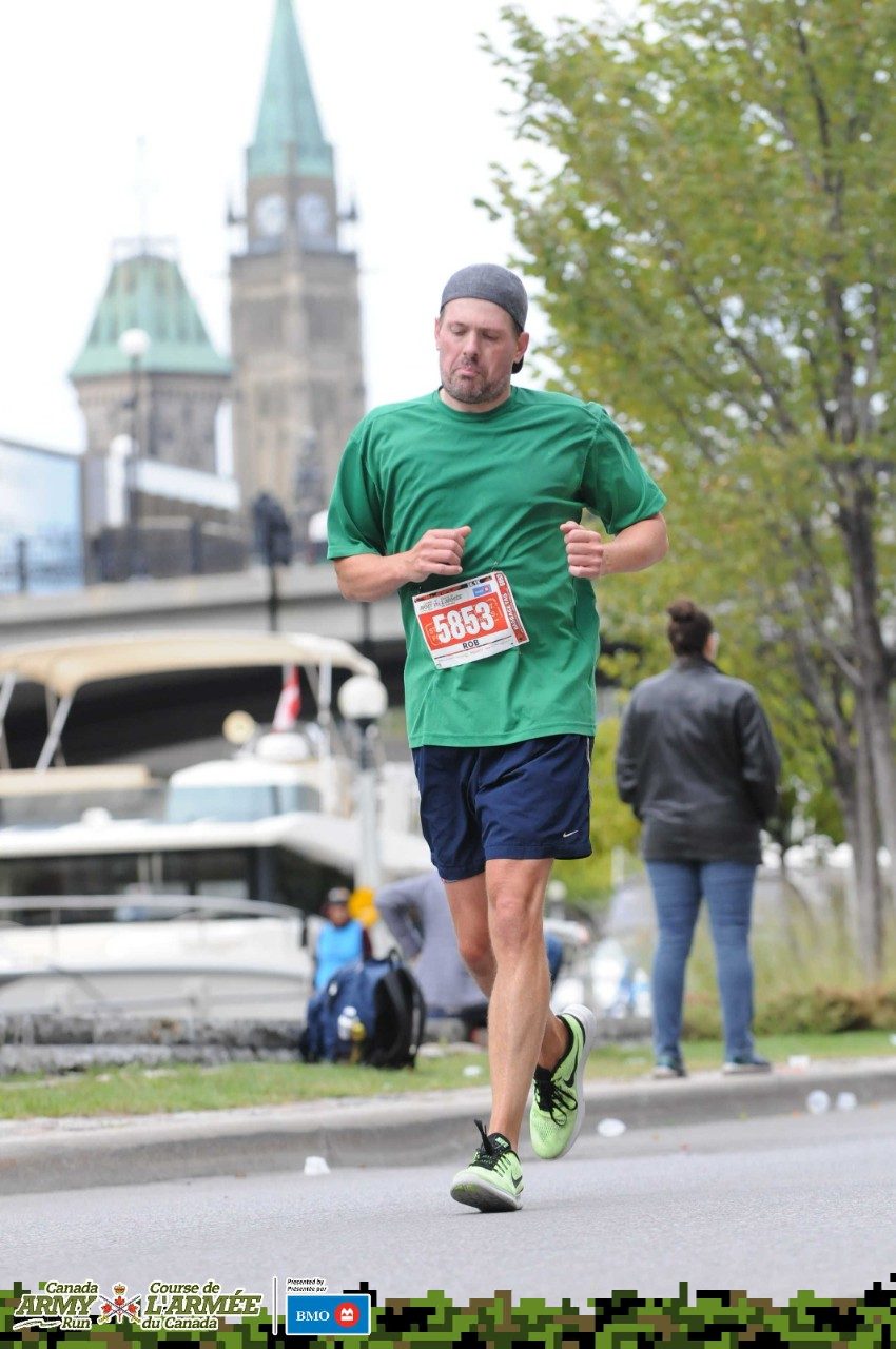 Rob Dean running alongside other participants in the 2021 Canada Army Run